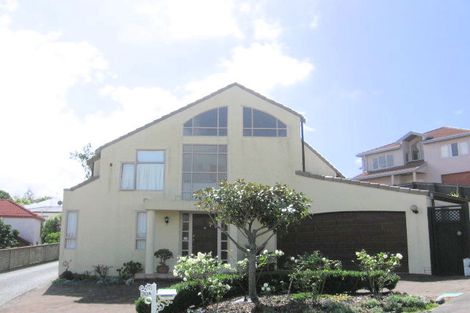 Photo of property in 2/30 Manu Place, Pinehill, Auckland, 0632