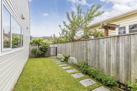 Photo of property in 8/74 Derwent Street, Island Bay, Wellington, 6023