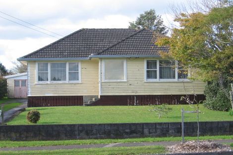 Photo of property in 28 Churchill Avenue, Manurewa, Auckland, 2102