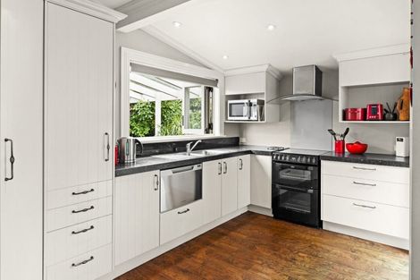 Photo of property in 4 Terrace Lane, Hospital Hill, Napier, 4110