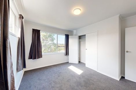 Photo of property in 21 Akaroa Drive, Maupuia, Wellington, 6022