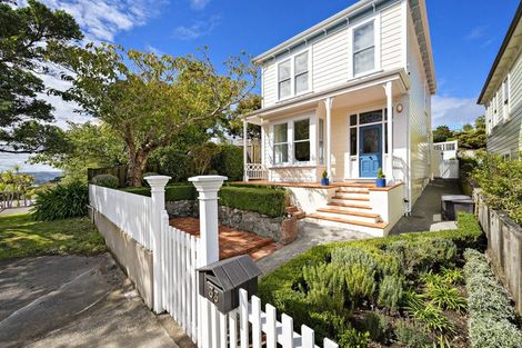 Photo of property in 33 Grove Road, Kelburn, Wellington, 6012