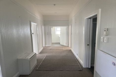 Photo of property in 17 Queens Drive, Kilbirnie, Wellington, 6022