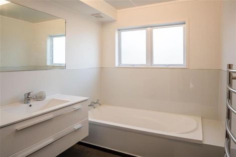 Photo of property in 4/13 Walter Street, Hauraki, Auckland, 0622