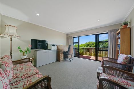 Photo of property in 15 Kahurangi Heights, Aotea, Porirua, 5024