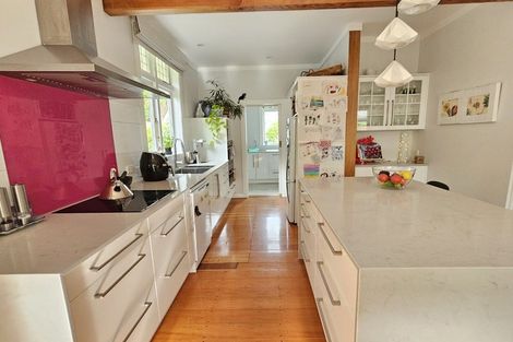 Photo of property in 8 Newcombe Crescent, Karori, Wellington, 6012