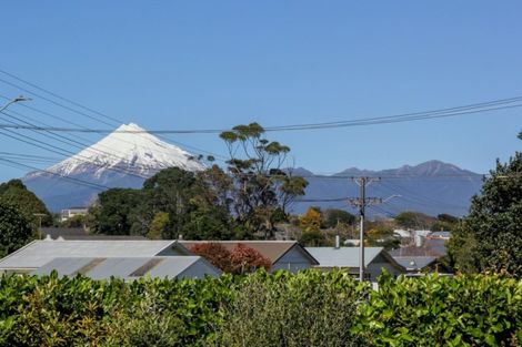 Photo of property in 186 Seaview Road, Westown, New Plymouth, 4310
