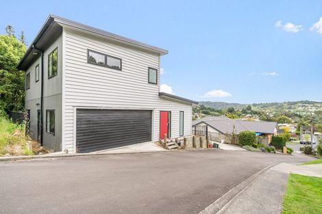 Photo of property in 9 Lowry Heights, Stokes Valley, Lower Hutt, 5019