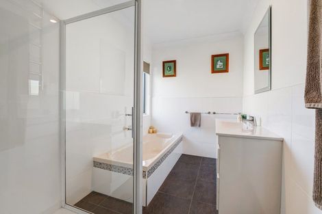 Photo of property in 28c Zealandia Road, Manly, Whangaparaoa, 0930