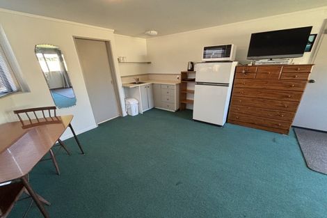 Photo of property in 2 Humphries Place, Awapuni, Palmerston North, 4412
