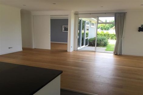 Photo of property in 2 York Terrace, Riverhead, 0820