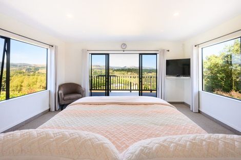 Photo of property in 70 Pacific Drive, Fitzherbert, Palmerston North, 4410