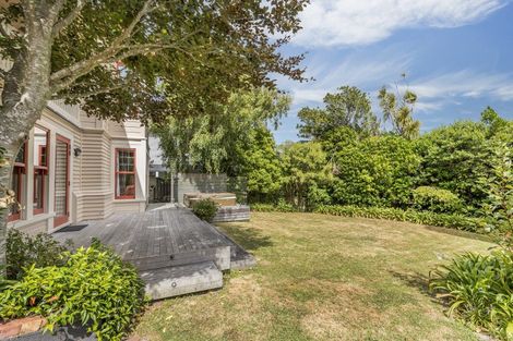 Photo of property in 11 Trelissick Crescent, Ngaio, Wellington, 6035