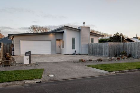 Photo of property in 20 Freedom Drive, Kelvin Grove, Palmerston North, 4414