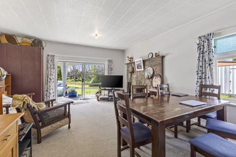 Photo of property in 7 Main Road, Kumeu, 0810