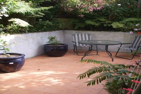 Photo of property in 1/2 Malcolm Lane, Thorndon, Wellington, 6011