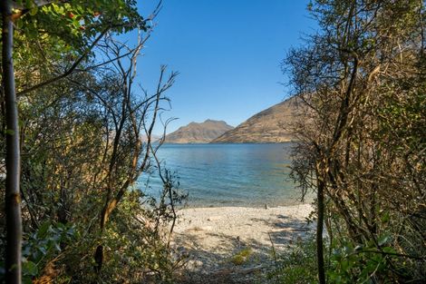 Photo of property in 66 Cedar Drive, Kelvin Heights, Queenstown, 9300
