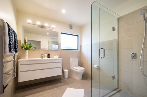 Photo of property in 5 Kahala Place, West Harbour, Auckland, 0618