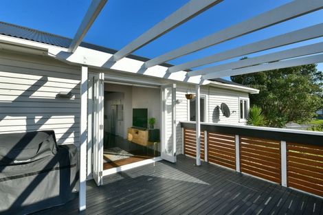 Photo of property in 2/911 Whangaparaoa Road, Manly, Whangaparaoa, 0930