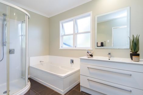 Photo of property in 77 Abraham Crescent, Milson, Palmerston North, 4414