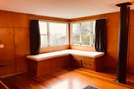 Photo of property in 10 Taungata Road, York Bay, Lower Hutt, 5013