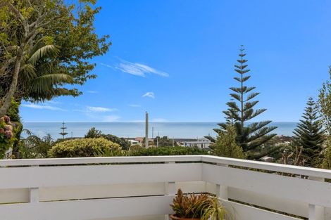 Photo of property in 10 Lawry Street, Moturoa, New Plymouth, 4310