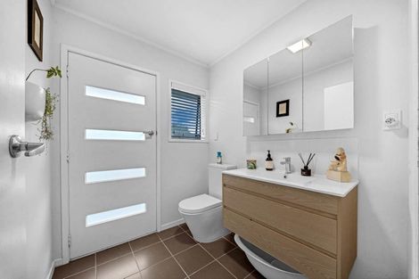 Photo of property in 2/3 Diosma Place, Botany Downs, Auckland, 2010