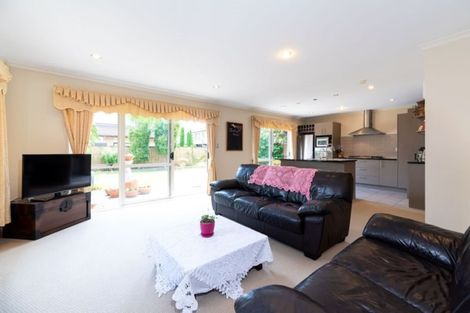 Photo of property in 14 Bridgefield Crescent, Flat Bush, Auckland, 2016