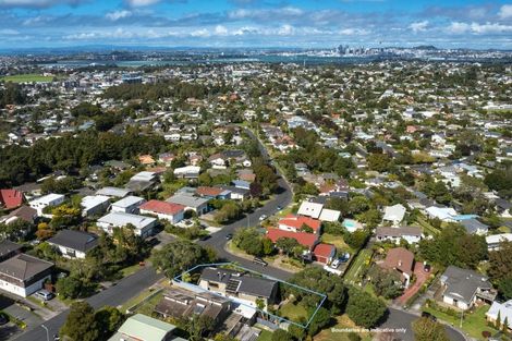 Photo of property in 1 Busbridge Place, Hillcrest, Auckland, 0627