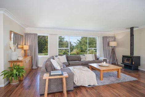 Photo of property in 142 Gillespie Place, Acacia Bay, Taupo, 3385