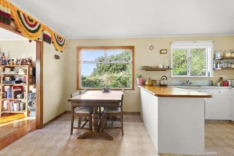 Photo of property in 17 Cave Road, Houghton Bay, Wellington, 6023