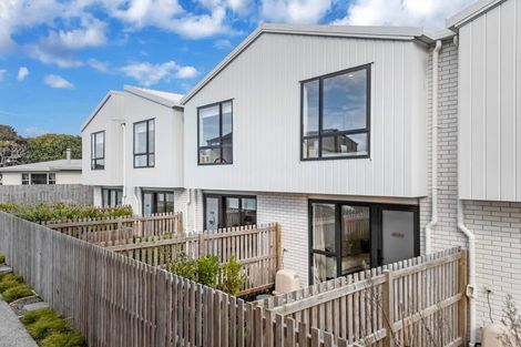 Photo of property in 4/29 Normandy Place, Henderson, Auckland, 0610