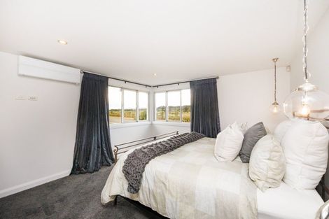 Photo of property in 5 Fairway Grove, Hokowhitu, Palmerston North, 4410