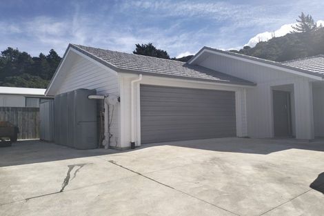 Photo of property in 4a Davis Grove, Wainuiomata, Lower Hutt, 5014