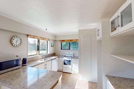 Photo of property in 292 Heatherlea Road East, Levin, 5571