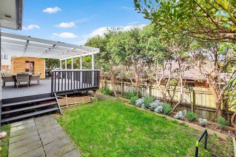 Photo of property in 43 South Kensington Way, Henderson, Auckland, 0612