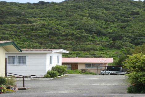 Photo of property in 2/93 Waikawa Road, Picton, 7220