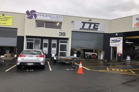 Photo of property in 2/39 Koromiko Street, New Lynn, Auckland, 0600
