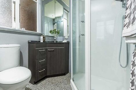 Photo of property in 78a Lake Road, Narrow Neck, Auckland, 0624