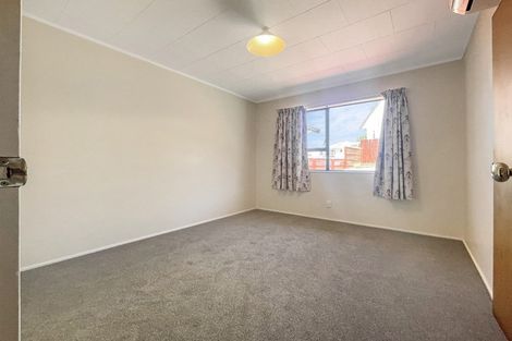 Photo of property in 7 Sunhaven Drive, Newlands, Wellington, 6037