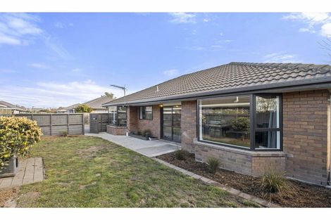 Photo of property in 2/69 Tyrone Street, Belfast, Christchurch, 8051