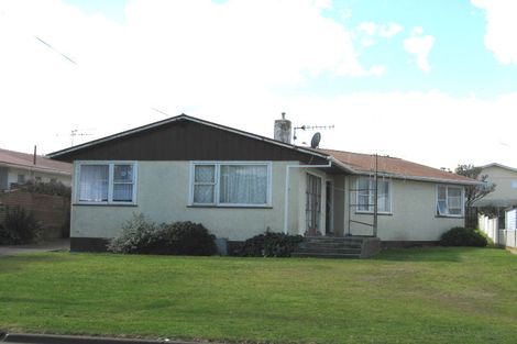 Photo of property in 94 Karaka Street, Castlecliff, Whanganui, 4501