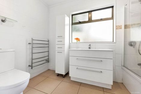 Photo of property in 1/10 Thomas Rea Place, Te Atatu South, Auckland, 0610
