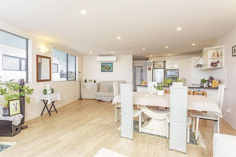 Photo of property in Mon Desir Apartments, 5/175g Hurstmere Road, Takapuna, Auckland, 0622