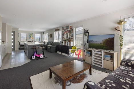 Photo of property in 16 Stingray Drive, Omokoroa, 3114