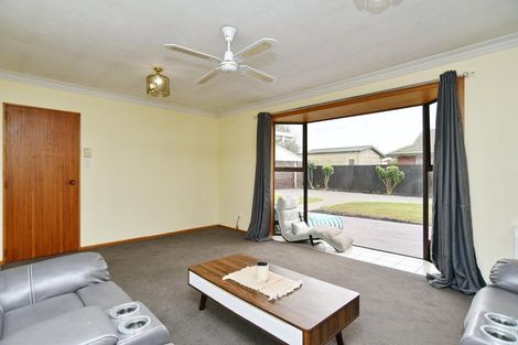Photo of property in 31 Solomon Avenue, Redwood, Christchurch, 8051
