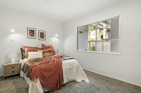 Photo of property in 1/3 Garadice Road, Rothesay Bay, Auckland, 0630