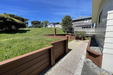 Photo of property in 100 Frobisher Street, Island Bay, Wellington, 6023