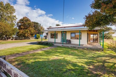 Photo of property in 1419 Kimbolton Road, Cheltenham, Feilding, 4777