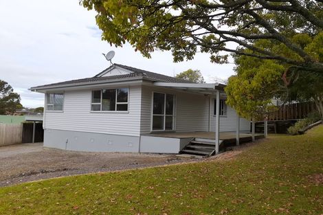 Photo of property in 4 Tahu Crescent, Sunnynook, Auckland, 0620